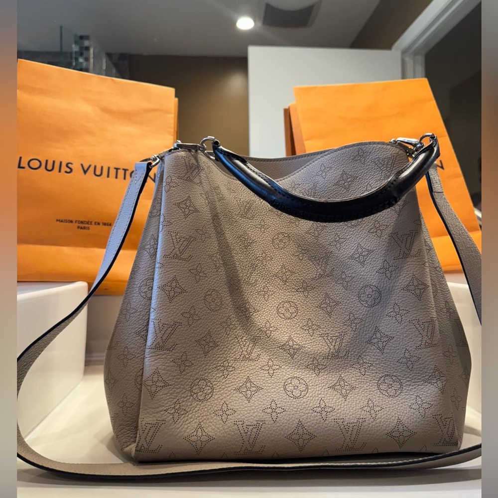 Luis Vuitton purse - like new